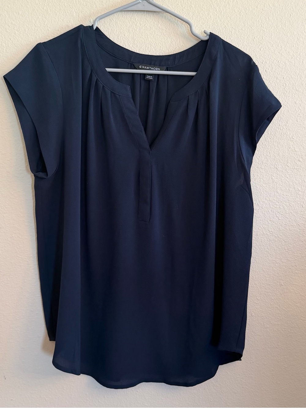 41 Hawthorn Navy Short-Sleeve V-Neck Blouse- Size XL